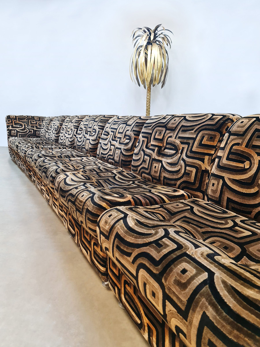 Vintage interior styling design modular sofa modulaire elementen bank 'Geometric luxury velvet'