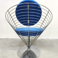 Midcentury interior design wire cone chair draadstoel Verner Panton 1960