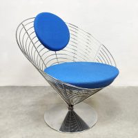 Midcentury interior design wire cone chair draadstoel Verner Panton 1960