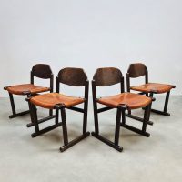 Midcentury interior design brutalist wooden leather chairs leren eetkamerstoelen 1970s