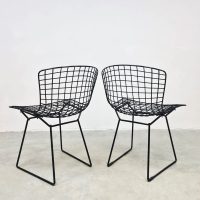 Midcentury interior design wire chair model 420 draadstoel Harry Bertoia Knoll 1970s