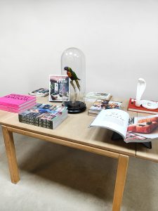 Vintage interior design Sidetable presentatie tafel A S Haslevmøbelsnedkeri