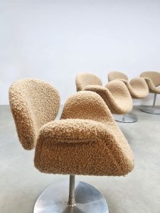 Vintage interior styling Dutch design 'little tulip' chairs stoelen Pierre Paulin Artifort ''Teddy''