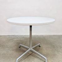 Vintage design round contract table Vitra Eames