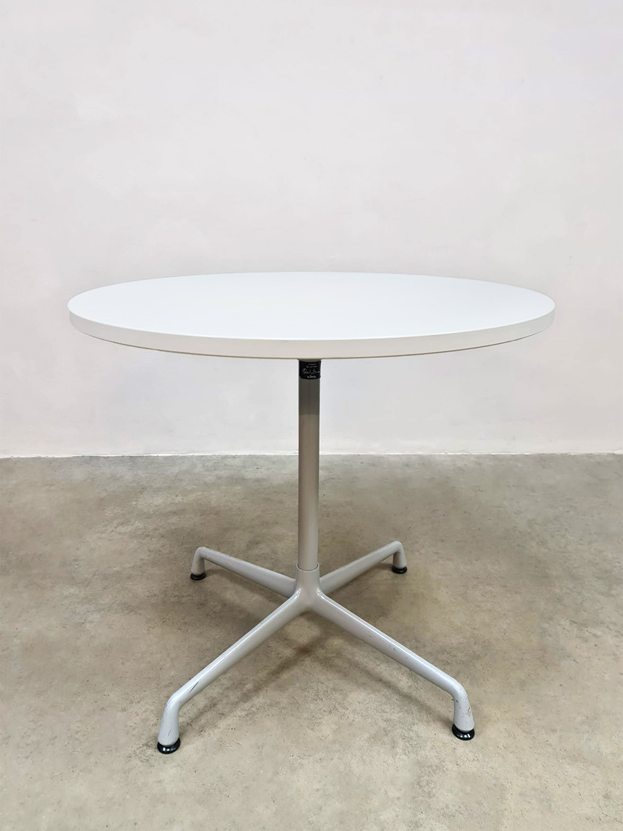 Vintage design round contract table Vitra Eames