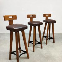 Vintage design 70’s wooden barstools T-back barkrukken Brutalist