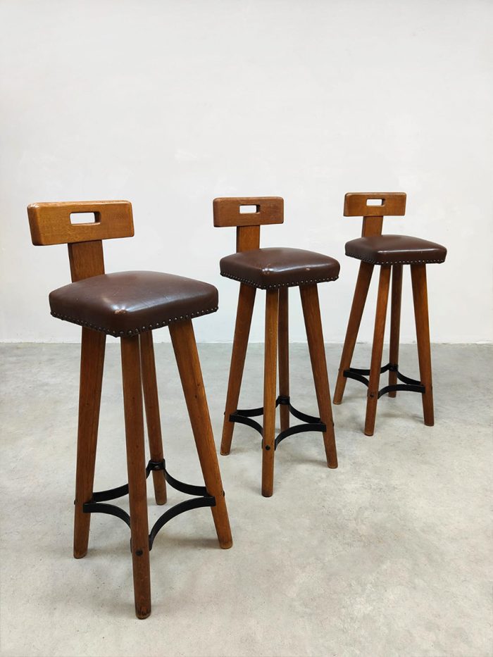 Vintage design 70’s wooden barstools T-back Brutalist