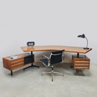 Midcentury Italian design boomerang desk T96 bureau Osvaldo Borsani Tecno and EA 108 Charles Eames Vitra chair