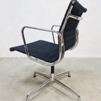 Midcentury interior design aluminum EA 107 office chair bureaustoel Charles Eames Vitra