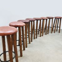 kMidcentury interior design brutalist wooden & leather barstools houten & leren barkrukken 1960