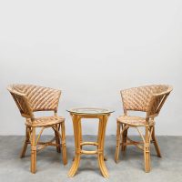 Midcentury interior design rattan lounge set rotan stoelen bijzettafel