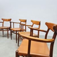 Midcentury interior design eetkamerstoelen Deense stijl dining chairs Danish style seventies