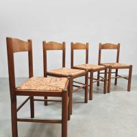 Midcentury interior design rush dining chairs houten eetkamerstoelen Wabi Sabi