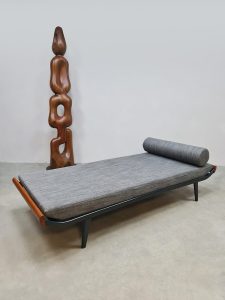 Vintage Dutch design Cleopatra daybed sofa A.R Cordemeijer Auping