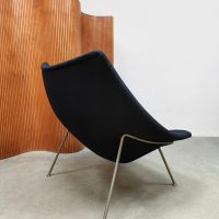 Vintage styling interior design Artifort 'Oyster' lounge chair fauteuil Pierre Paulin F157