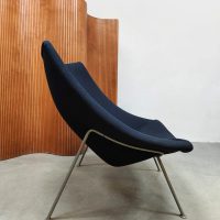 Midcentury interior design Artifort 'Oyster' lounge chair fauteuil Pierre Paulin F157