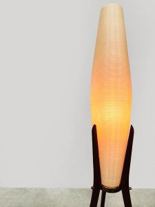 Midcentury interior design tripod rocket floor lamp driepoot vloerlamp Novoplast