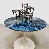 Vintage blue round epoxy coffee table side table Saarinen style 'the Galaxy'