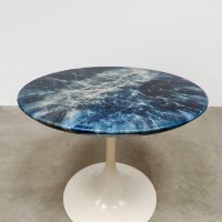 Vintage blue round epoxy coffee table side table Saarinen style 'the Galaxy'