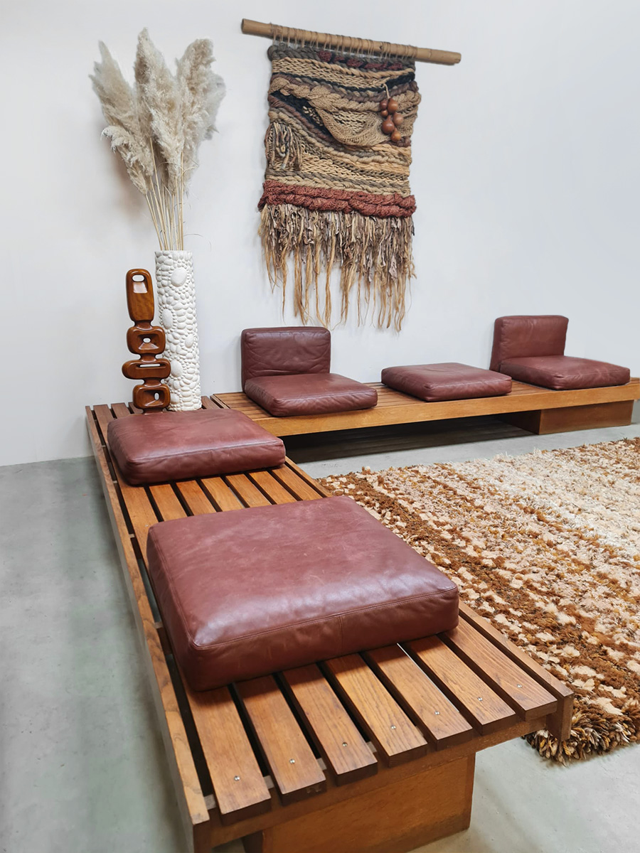 Midcentury wooden slatted bench with leather cushions lounge sofa vintage houten lattenbank 'Bungalow'