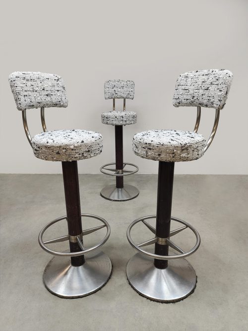 MIdcentury interior design vintage bar stools Bouclé barkrukken Pedrali 1970