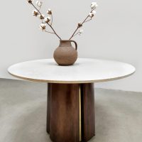 Midcentury interior design vintage marble dining table copper & brass base eetkamertafel Italiaans 1970s