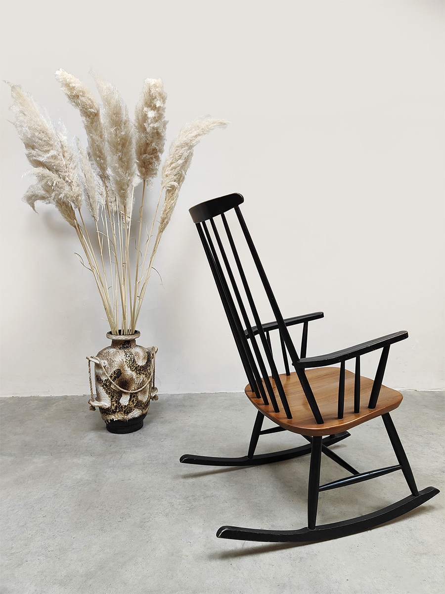 Scandinavian design spindle rocking chair midcentury schommelstoel Ilmari Tapiovaara Scandinavian design spindle rocking chair midcentury schommelstoel Ilmari Tapiovaara
