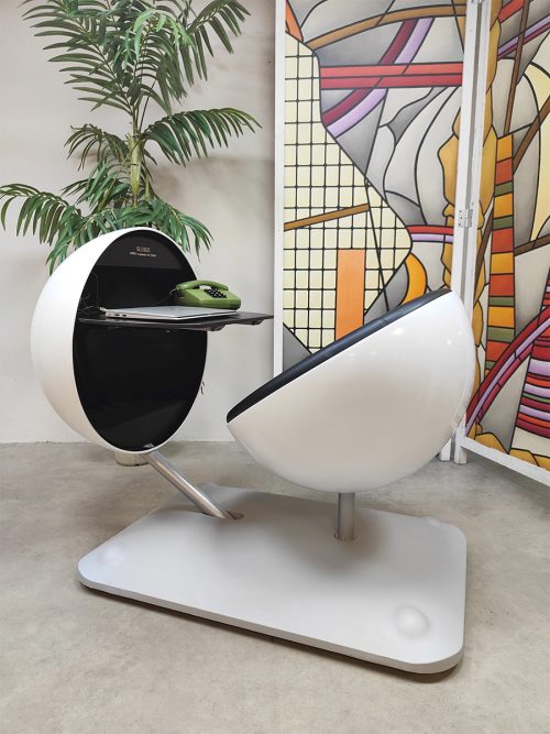 Dutch Space age design Globus workplace Michiel van der Kley for Artifort & Gispen