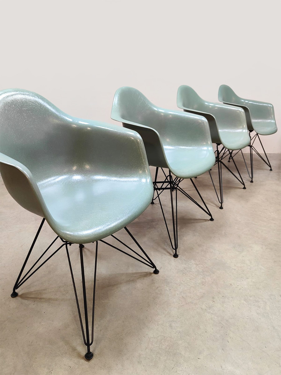DAR dining chairs fiberglass shell chairs eetkamerstoelen Charles & Ray Eames Vitra