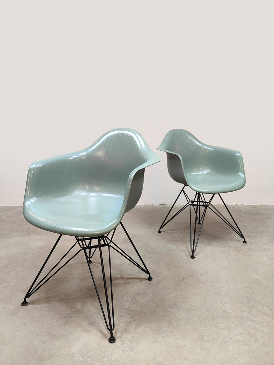 DAR dining chairs fiberglass shell chairs eetkamerstoelen Charles & Ray Eames Vitra