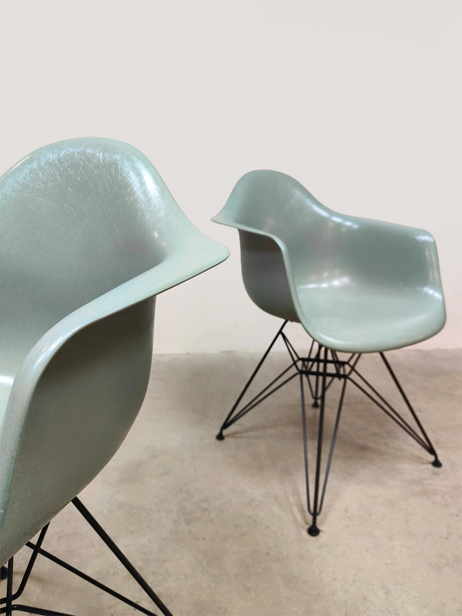 DAR dining chairs fiberglass shell chairs eetkamerstoelen Charles & Ray Eames Vitra