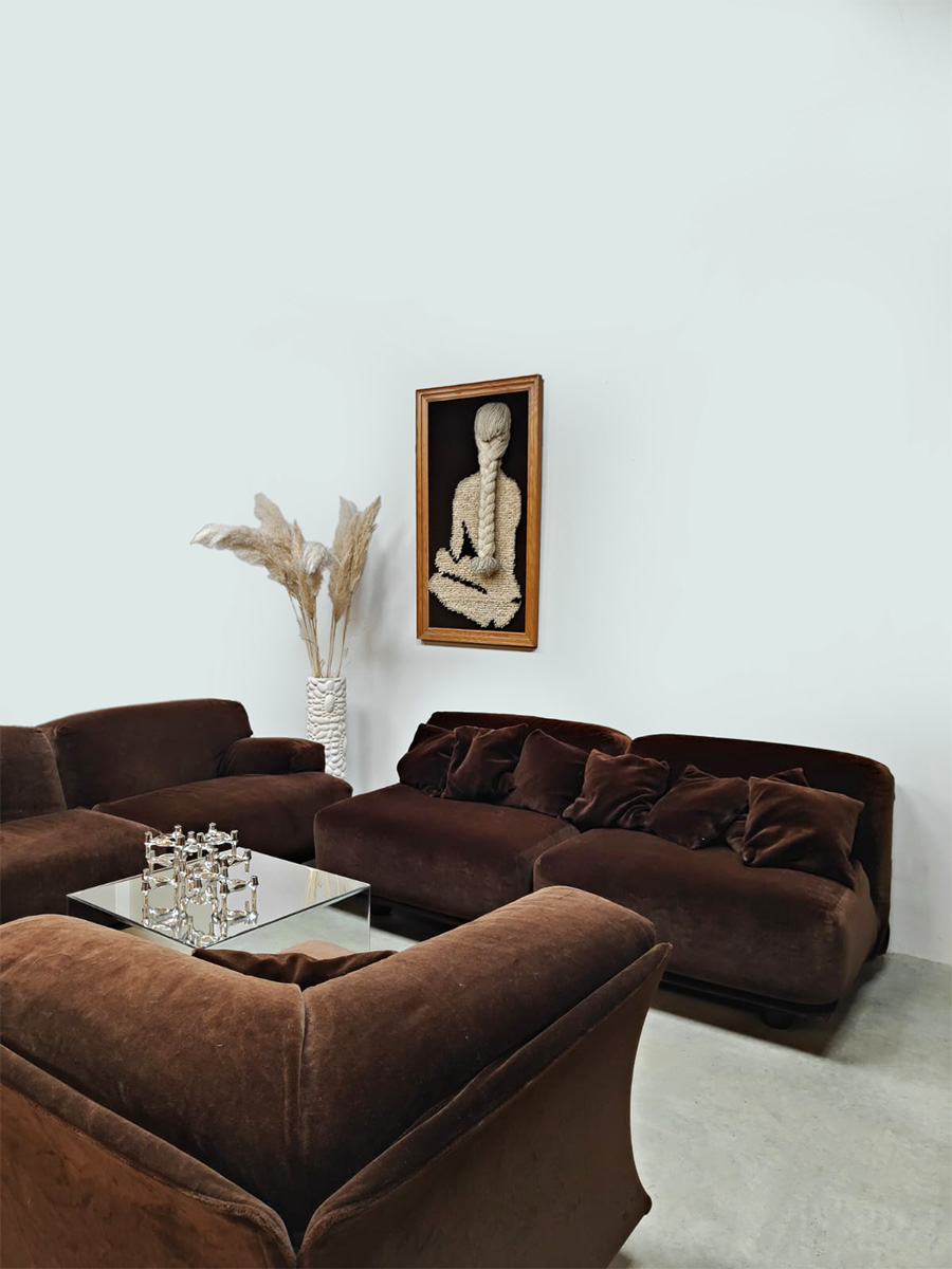 Midcentury interior design velvet modular sofa modulaire elementen bank Vico Magistretti Cassina 1970