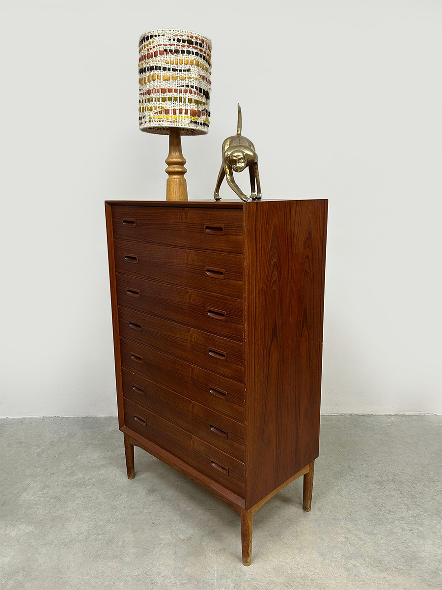 Midcentury furniture design chest of drawers Deense ladenkast 1970