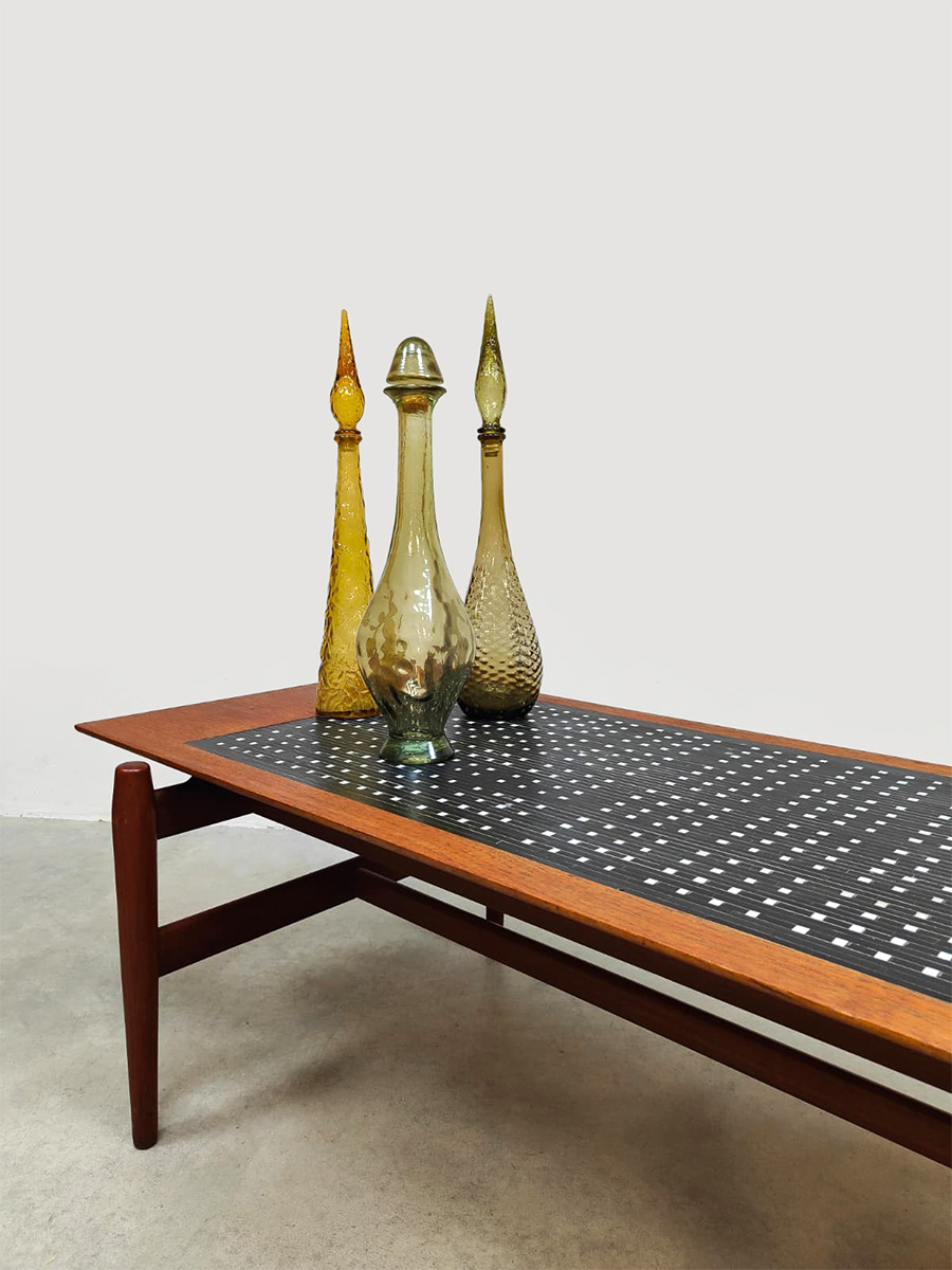Midcentury interior design Danish design teak & tile coffee table Deense hout & tegel salontafel
