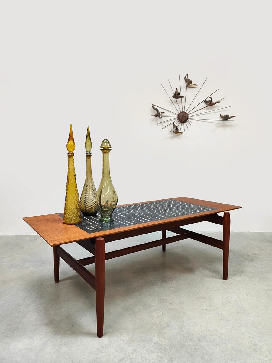 Midcentury interior design Danish design teak & tile coffee table Deense hout & tegel salontafel