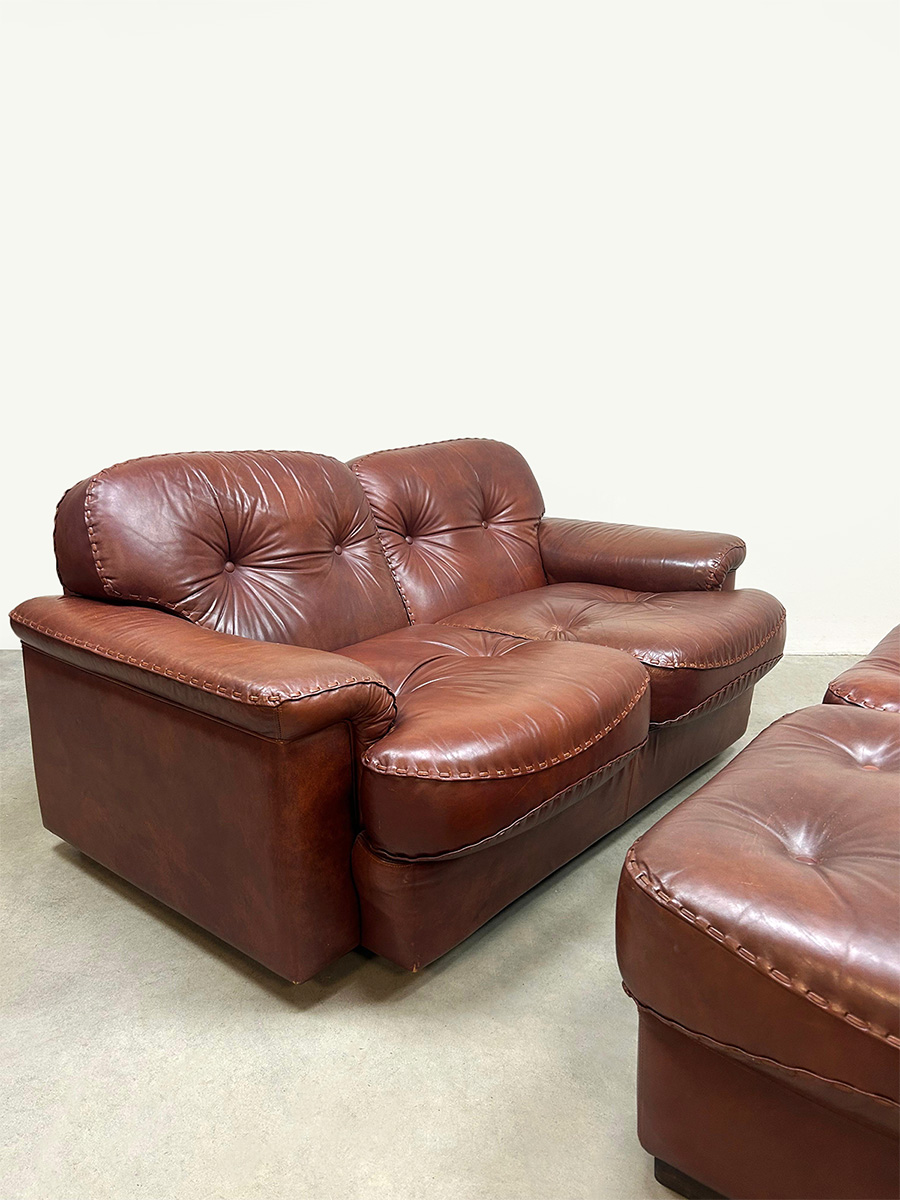 Vintage Italian design leather two-seater sofa Vavassori Monza 1970