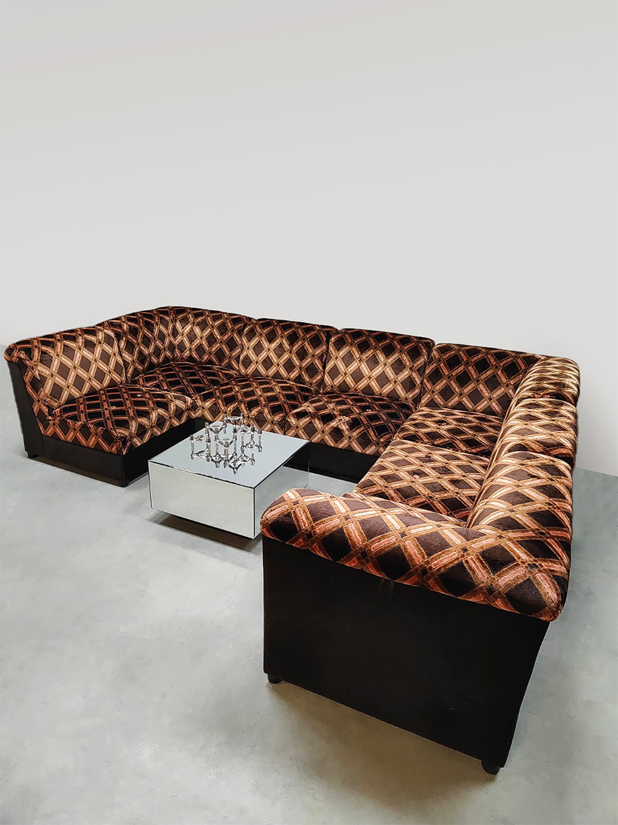 Midcentury interior design modular velvet lounge sofa modulaire elementen bank ‘Graphic dessin’