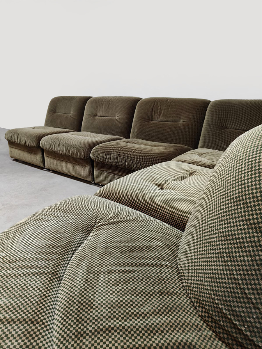 Vintage interior design velvet modular sofa modulaire elementen bank ‘Olive green’