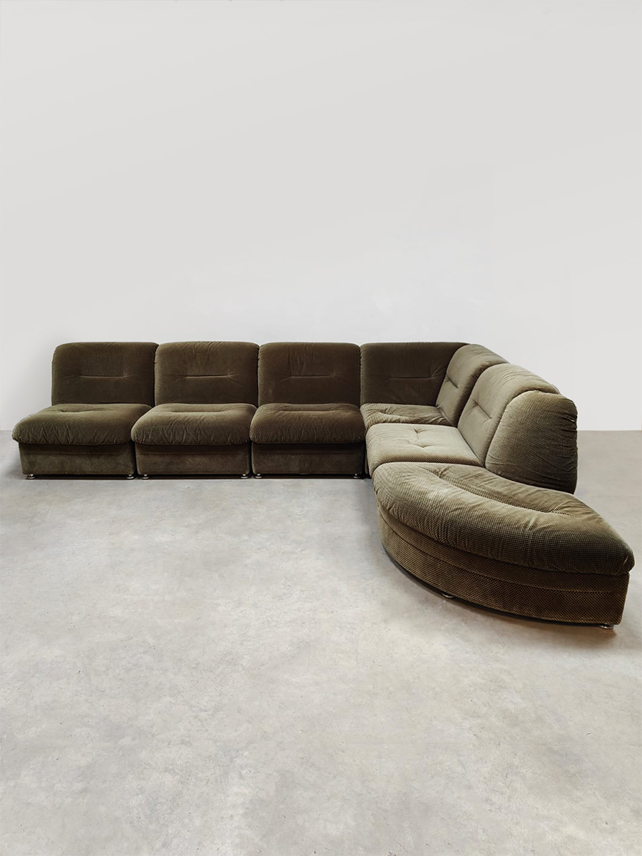 Vintage interior design velvet modular sofa modulaire elementen bank ‘Olive green’
