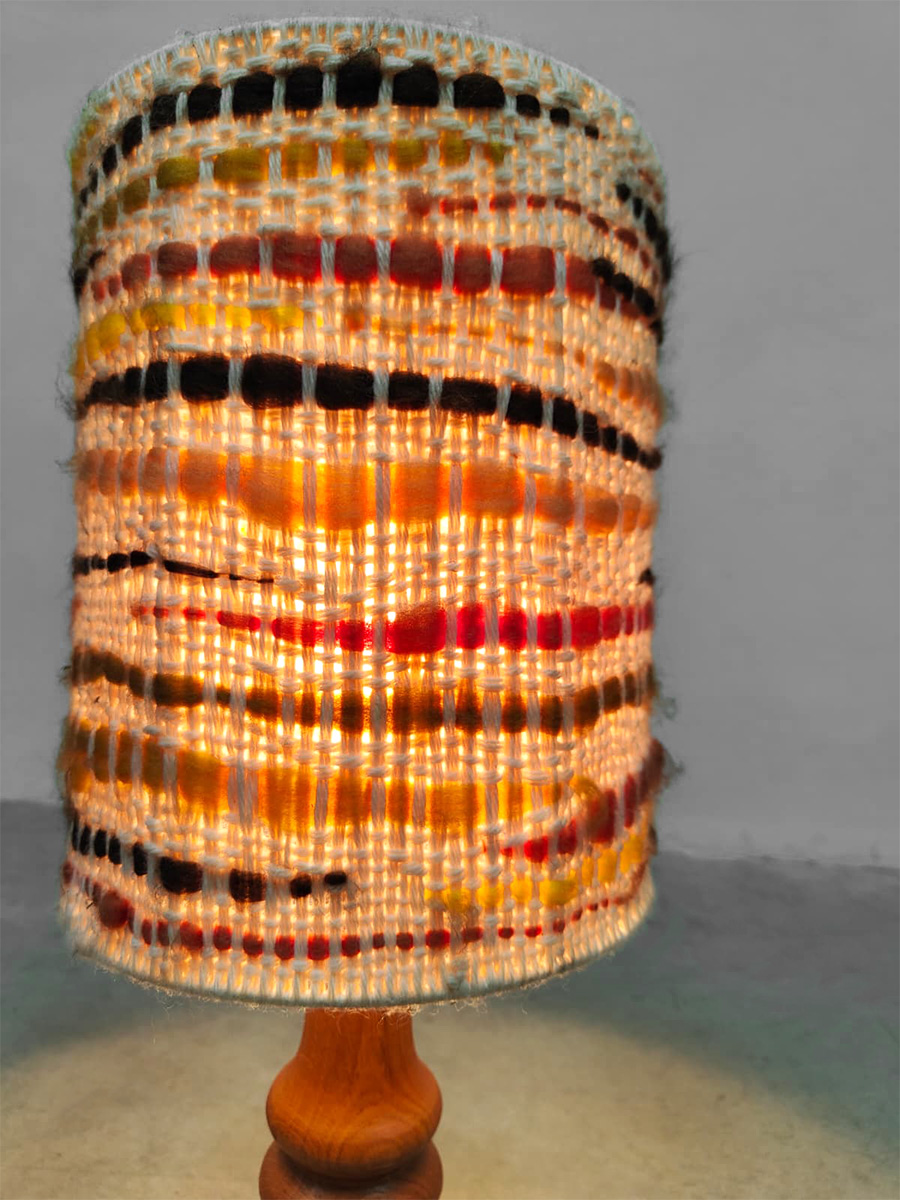 Vintage wooden table lamp houten tafellamp ‘earth tones’ Vintage wooden table lamp houten tafellamp ‘earth tones’