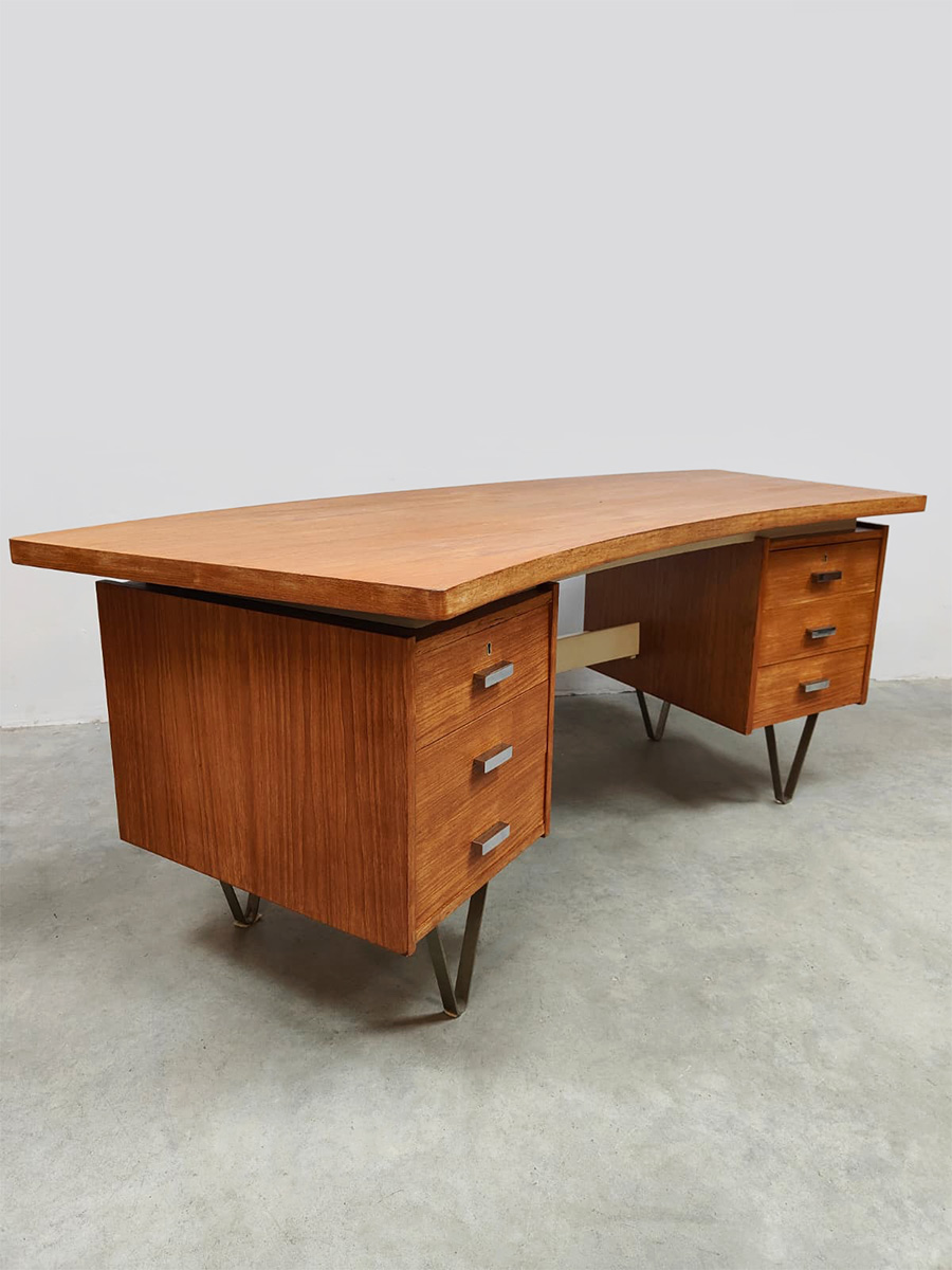 Vintage interior design Dutch design writing desk bureau Cees Braakman ‘Boomerang’ Vintage interior design Dutch design writing desk bureau Cees Braakman ‘Boomerang’