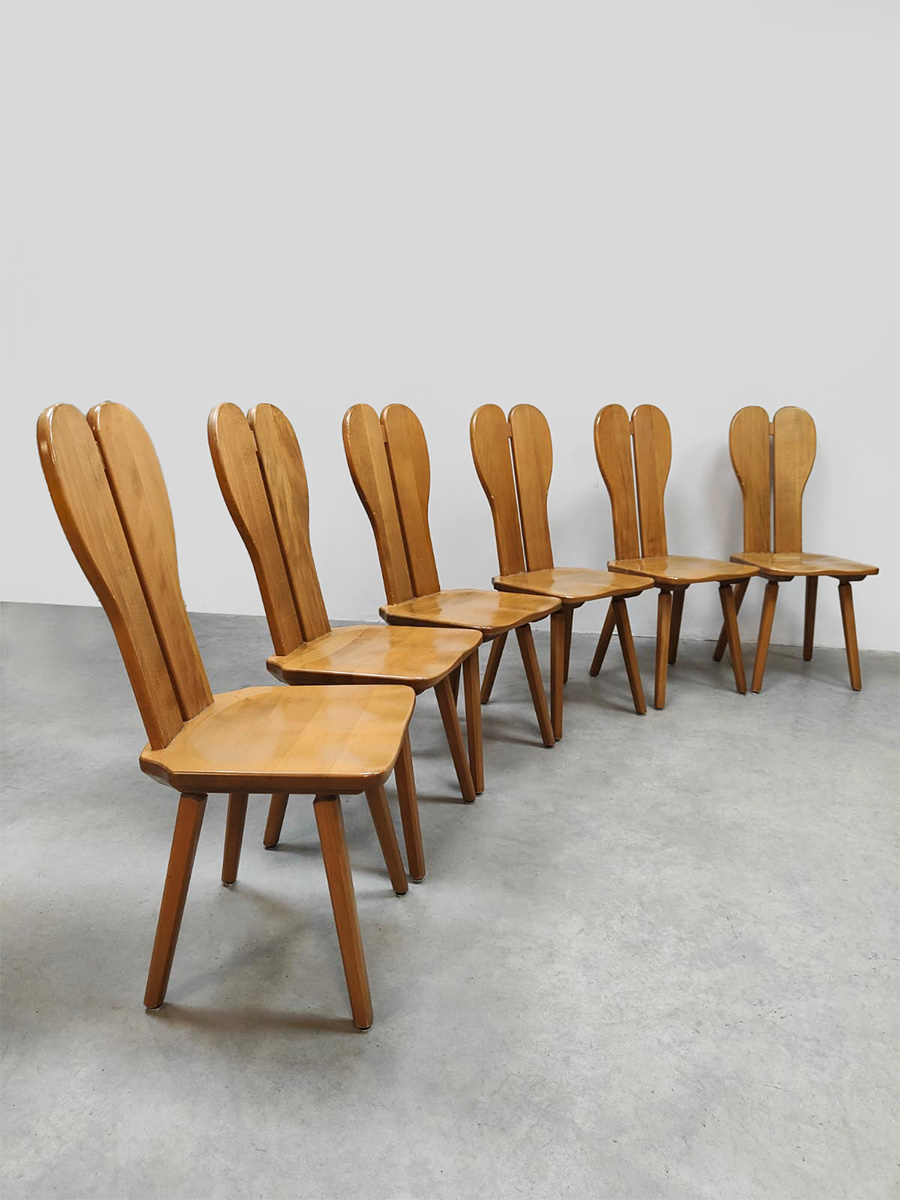 Midcentury interior design brutalist dining chairs houten eetkamerstoelen 1970 'hearts'