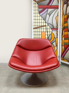 Midcentury interior design swivel lounge chair fauteuil Geoffrey Harcourt Artifort F522