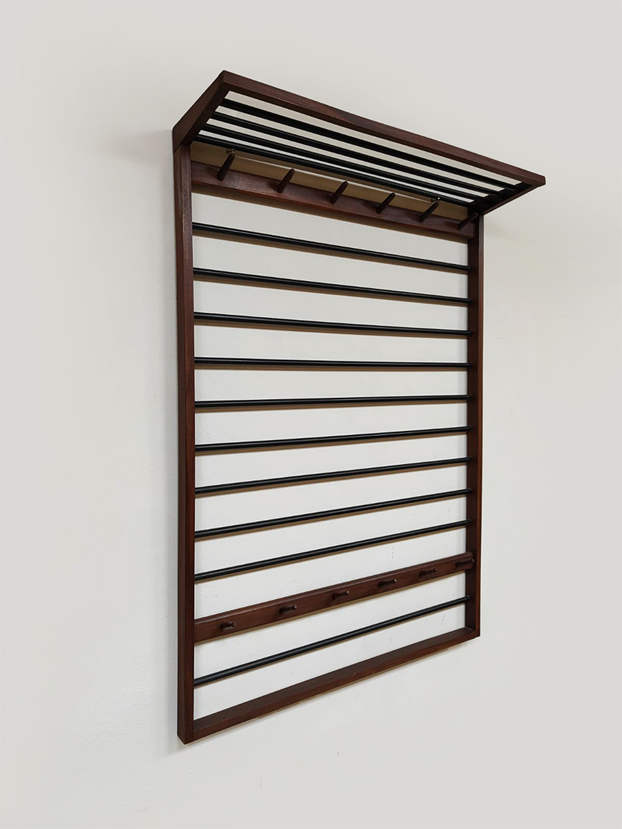Midcentury interior design Toonladder style coat rack houten kapstok 1960