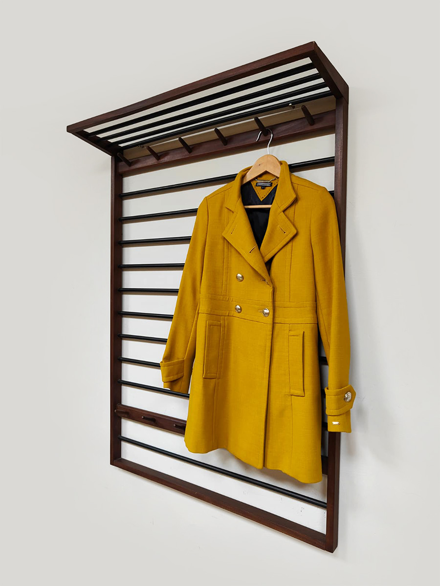 Midcentury interior design Toonladder style coat rack houten kapstok 1960