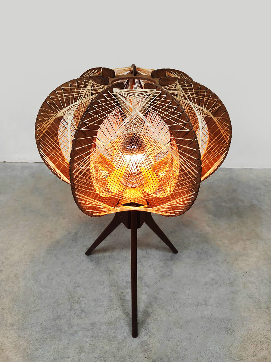 Vintage wooden string table lamp houten draadlamp tafellamp 1970 Vintage wooden string table lamp houten draadlamp tafellamp 1970