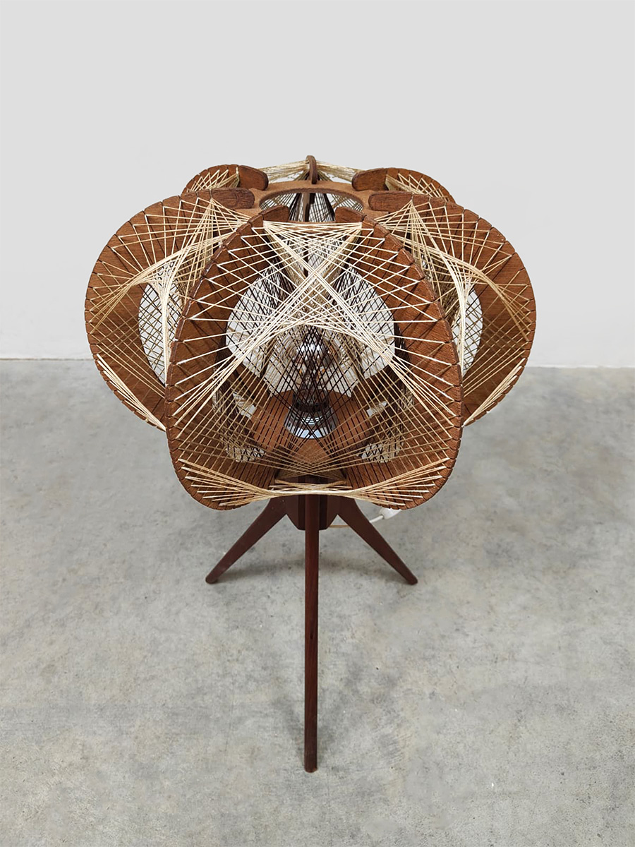 Vintage wooden string table lamp houten draadlamp tafellamp 1970 Vintage wooden string table lamp houten draadlamp tafellamp 1970