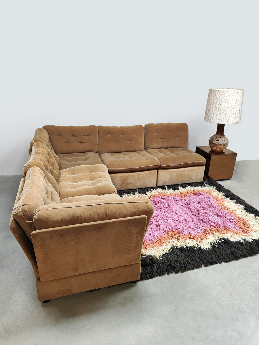 Midcentury interior design modular corduroy rib sofa modulaire elementen lounge bank ‘Sahara brown’