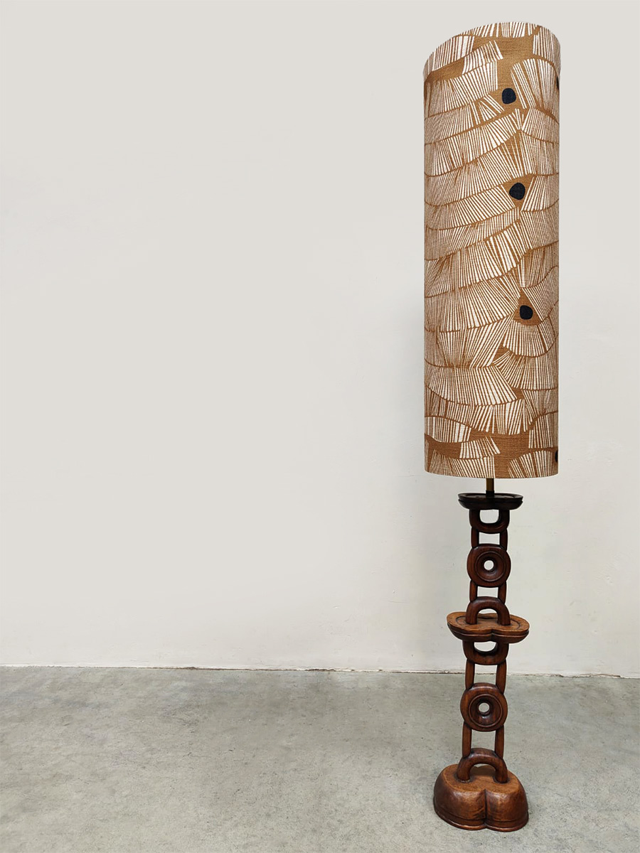 Midcentury interior design wooden floor lamp houten vloerlamp 1970 'Totem'
