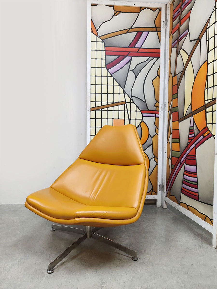 Midcentury Dutch interior design Artifort swivel chair lounge fauteuil Geoffrey Harcourt F511